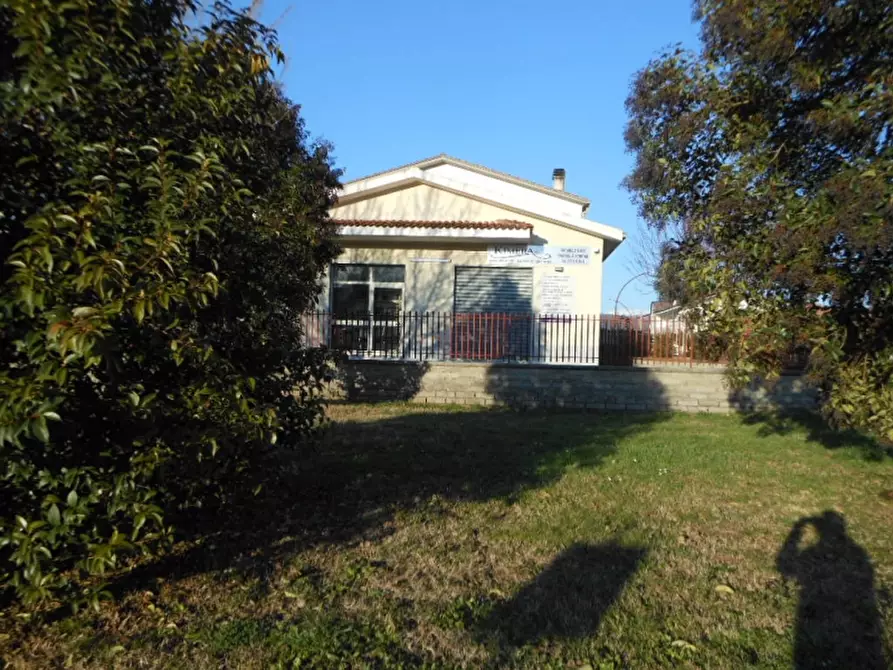 Immagine 8 di Locale commerciale in vendita  a Pietramelara