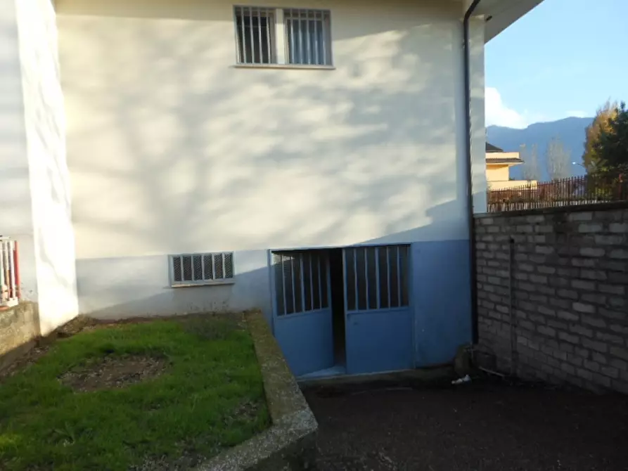 Immagine 12 di Locale commerciale in vendita  a Pietramelara