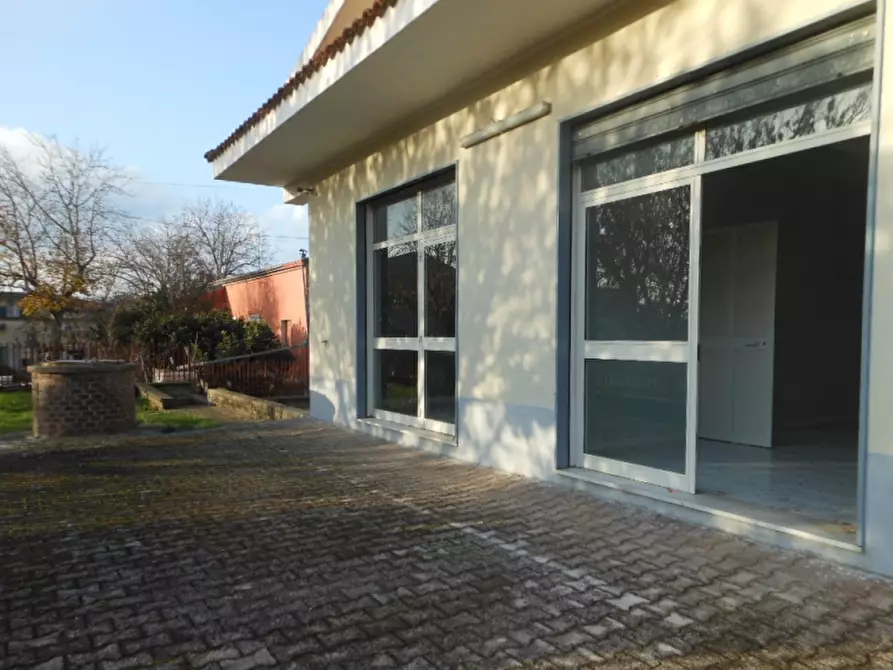 Immagine 13 di Locale commerciale in vendita  a Pietramelara