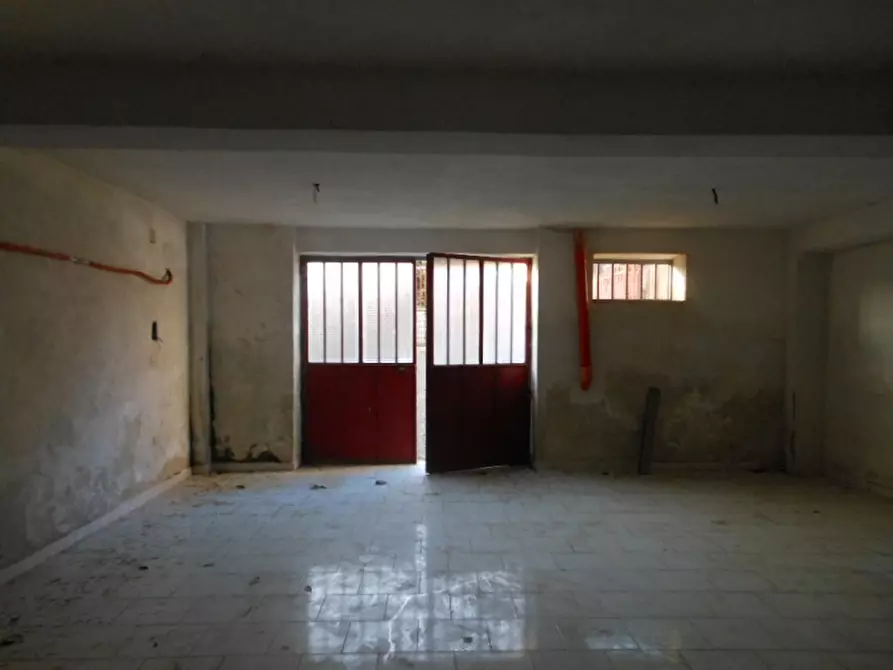 Immagine 14 di Locale commerciale in vendita  a Pietramelara