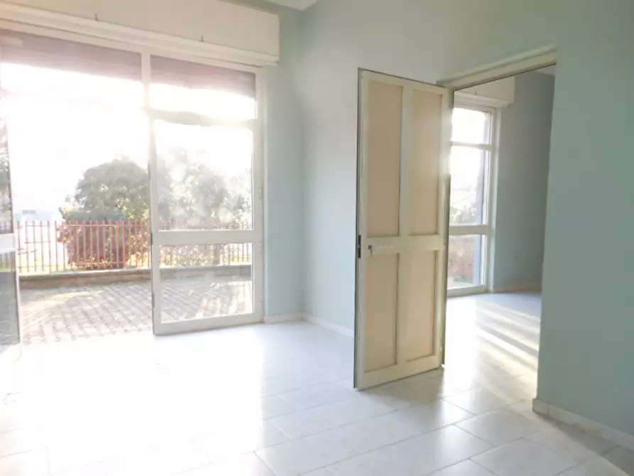 Immagine 16 di Locale commerciale in vendita  a Pietramelara