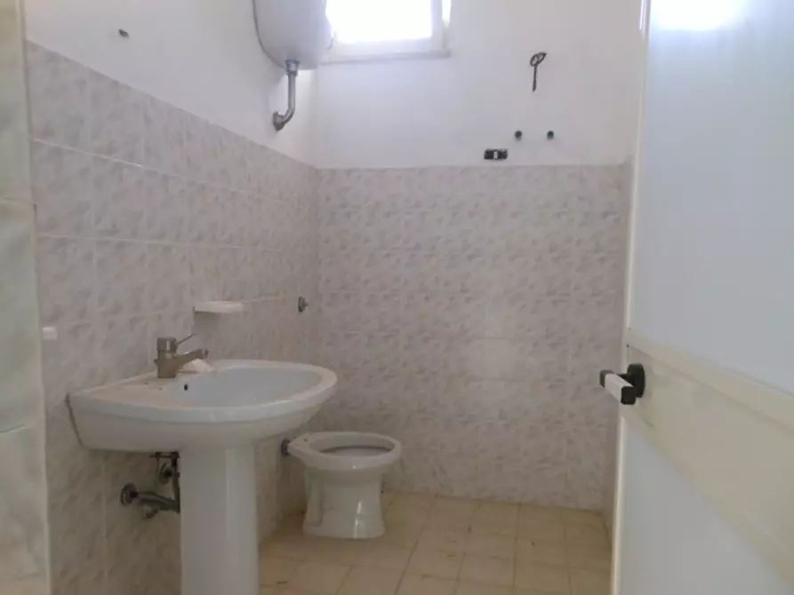 Immagine 19 di Locale commerciale in vendita  a Pietramelara