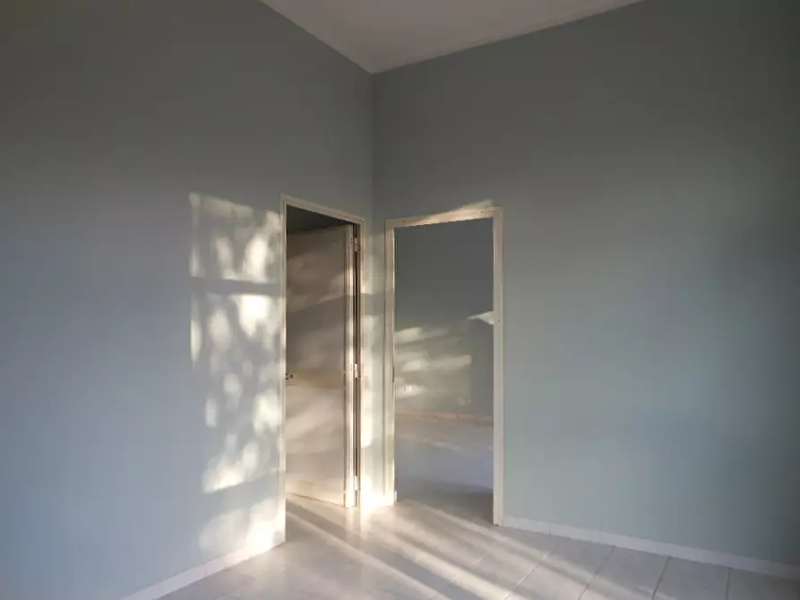 Immagine 22 di Locale commerciale in vendita  a Pietramelara