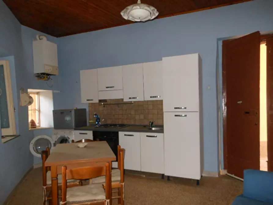 Immagine 16 di Porzione di casa in vendita  a Pietravairano