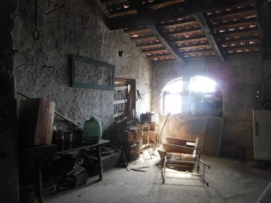 Immagine 22 di Porzione di casa in vendita  a Pietravairano