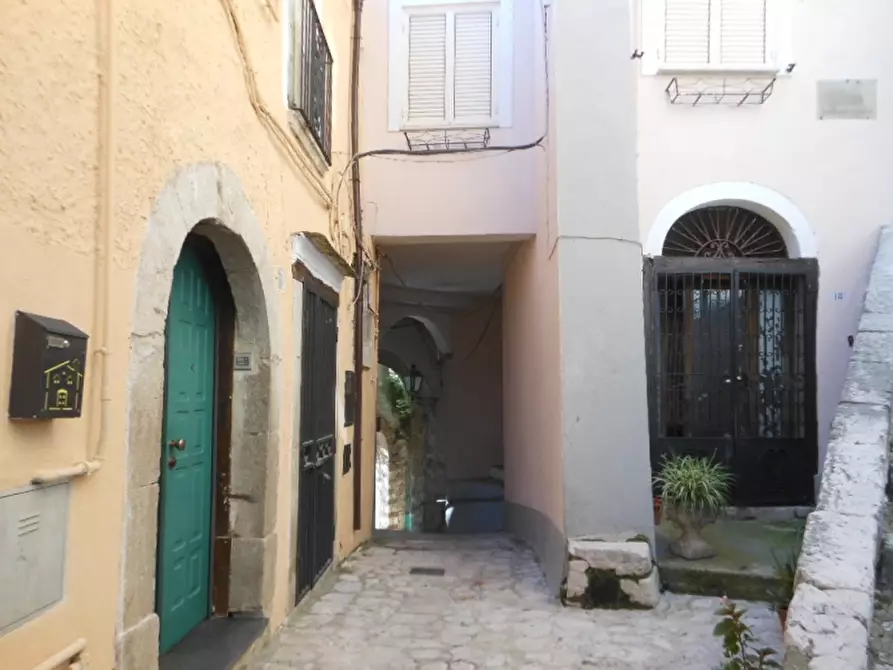 Immagine 6 di Porzione di casa in vendita  a Pietravairano