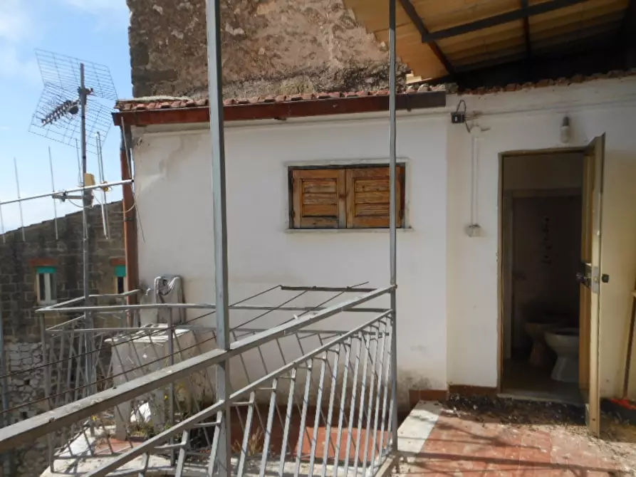 Immagine 10 di Porzione di casa in vendita  a Pietravairano