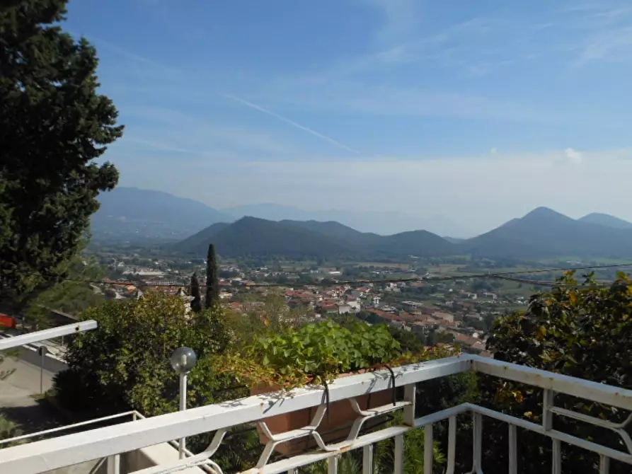 Immagine 11 di Villa in vendita  a Pietravairano