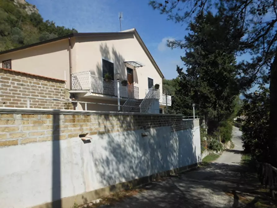 Immagine 16 di Villa in vendita  a Pietravairano