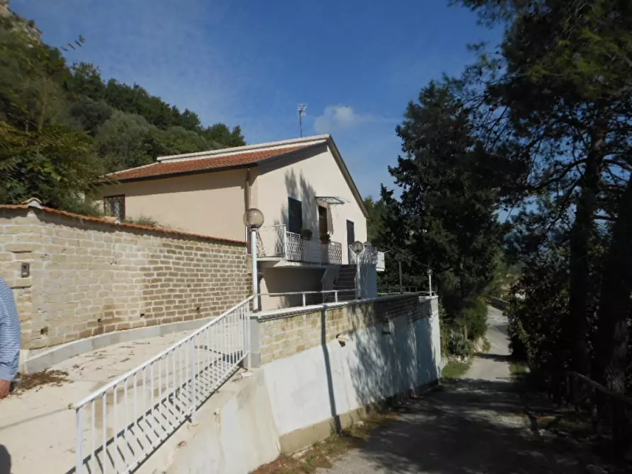 Immagine 17 di Villa in vendita  a Pietravairano