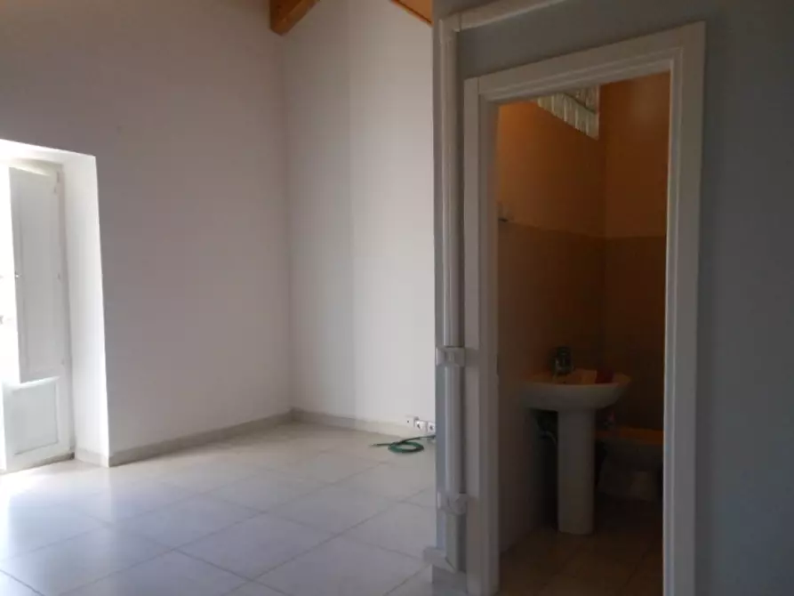 Immagine 11 di Appartamento in vendita  a Vairano Patenora