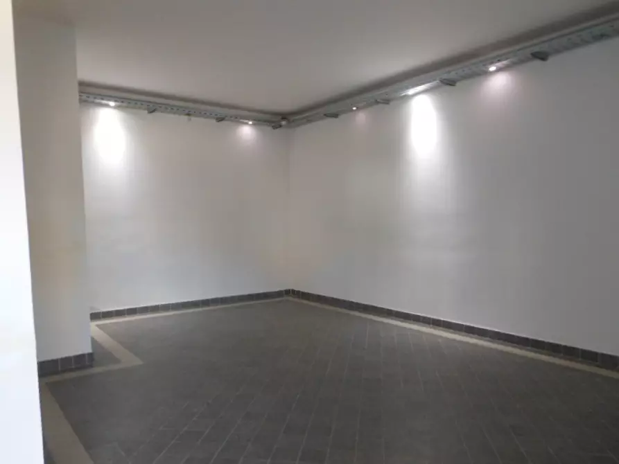 Immagine 9 di Appartamento in vendita  a Vairano Patenora