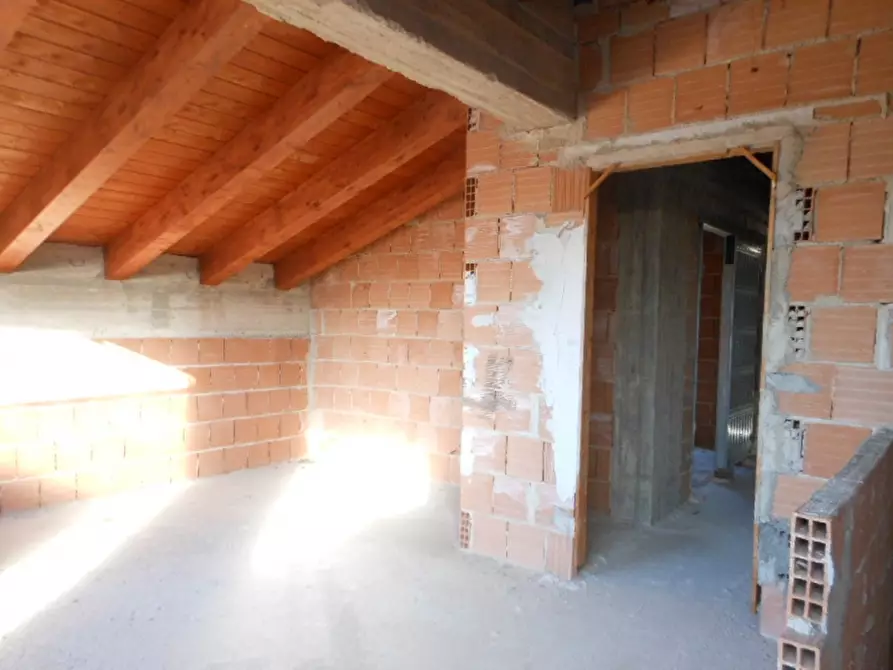 Immagine 21 di Casa indipendente in vendita  a Vairano Patenora