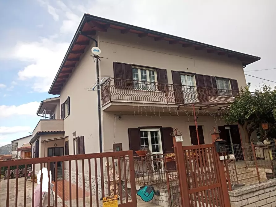 Immagine 1 di Casa indipendente in vendita  a Riardo