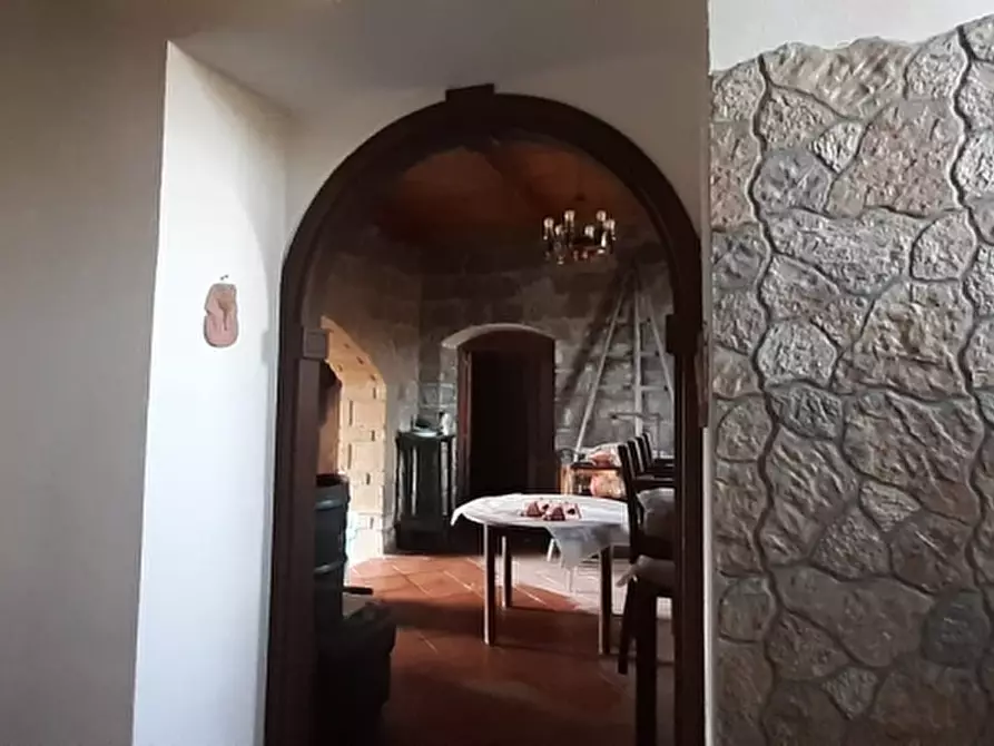 Immagine 2 di Porzione di casa in vendita  a Teano