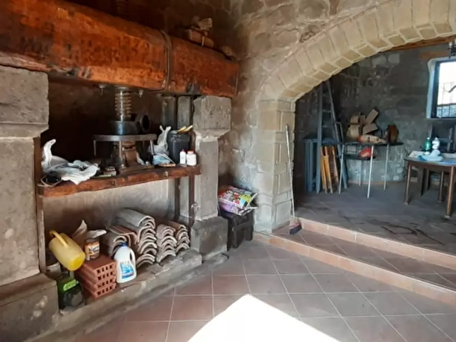 Immagine 23 di Porzione di casa in vendita  a Teano