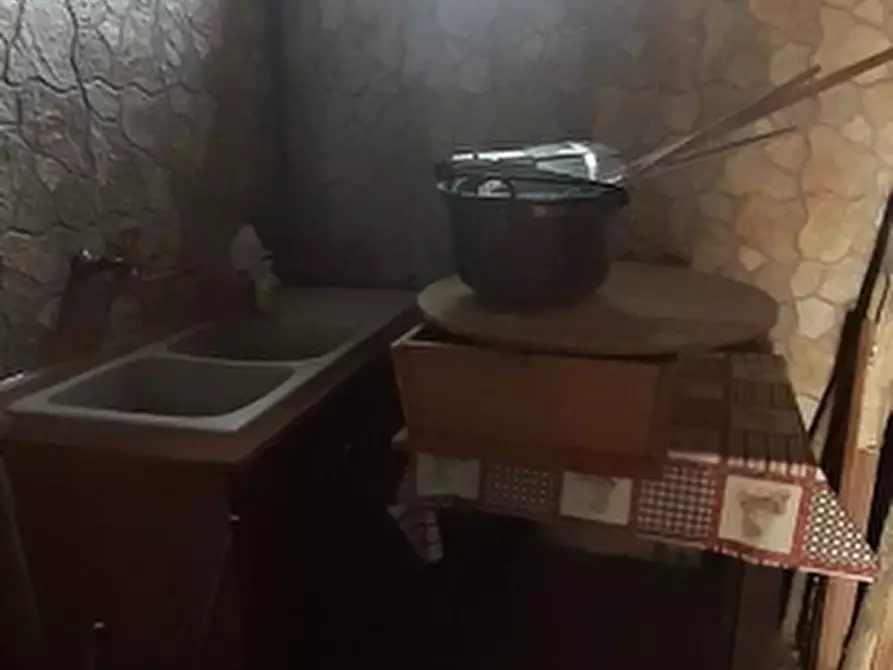 Immagine 4 di Porzione di casa in vendita  a Teano