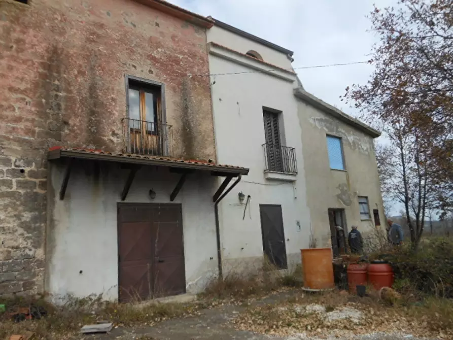 Immagine 11 di Porzione di casa in vendita  a Teano