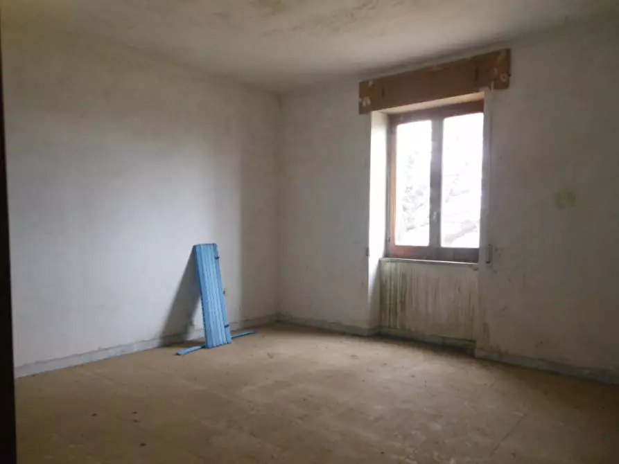 Immagine 12 di Porzione di casa in vendita  a Teano