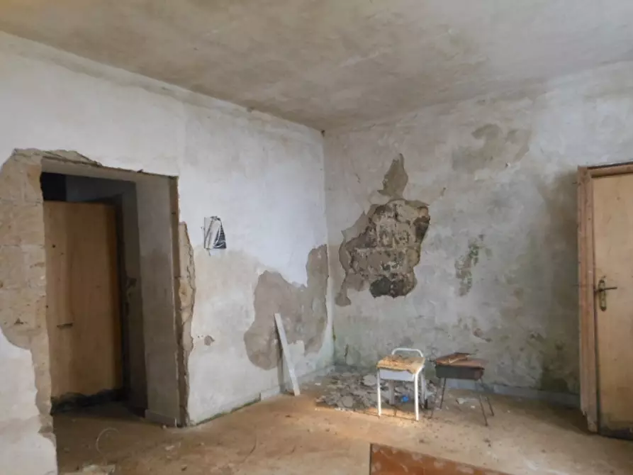 Immagine 8 di Porzione di casa in vendita  a Teano