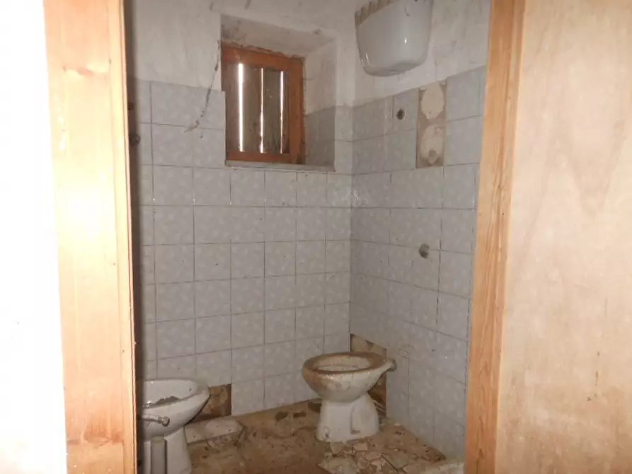 Immagine 10 di Porzione di casa in vendita  a Teano