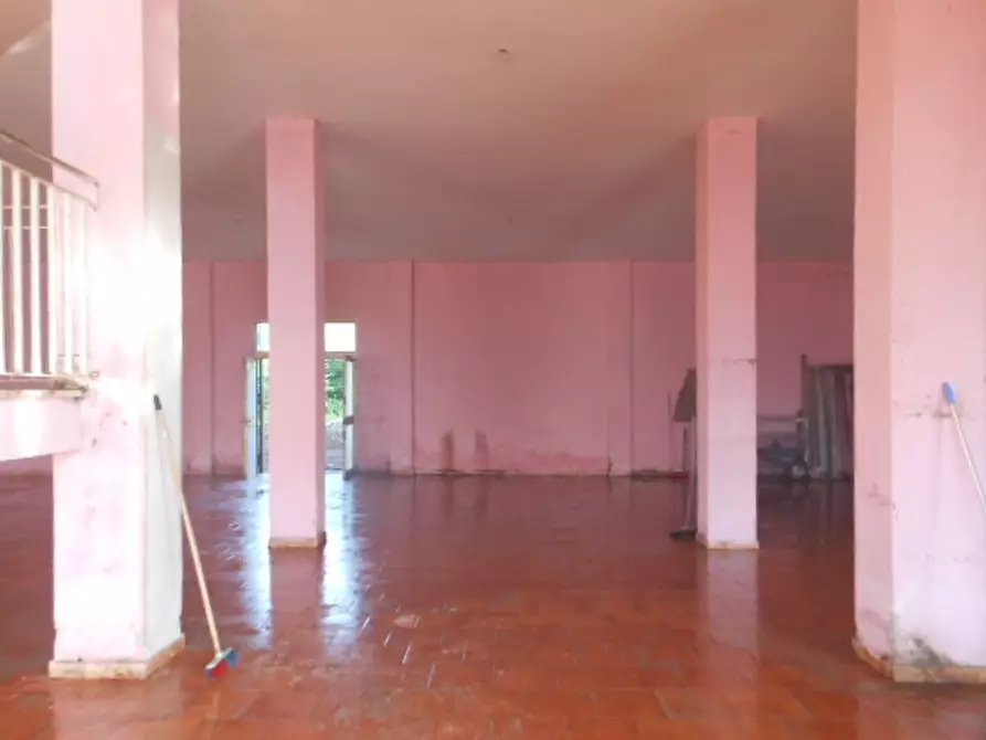 Immagine 11 di Locale commerciale in affitto  a Vairano Patenora