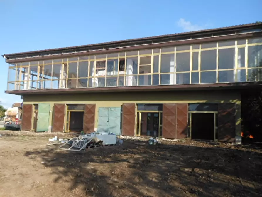 Immagine 4 di Locale commerciale in affitto  a Vairano Patenora