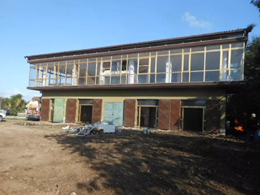 Immagine 6 di Locale commerciale in affitto  a Vairano Patenora