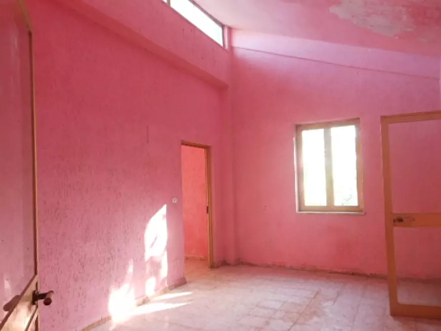 Immagine 7 di Locale commerciale in affitto  a Vairano Patenora