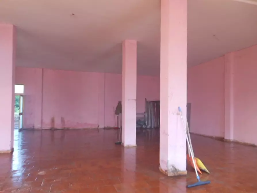 Immagine 10 di Locale commerciale in affitto  a Vairano Patenora