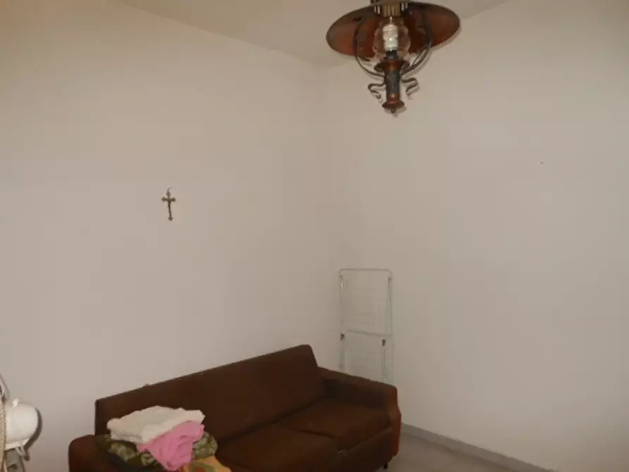 Immagine 11 di Porzione di casa in vendita  a Teano