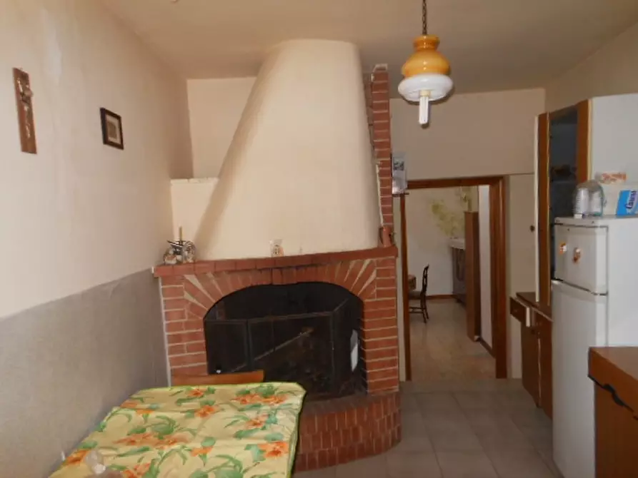 Immagine 14 di Porzione di casa in vendita  a Teano