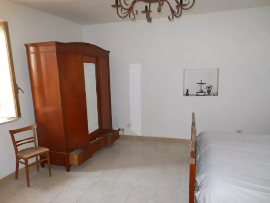 Immagine 16 di Porzione di casa in vendita  a Teano