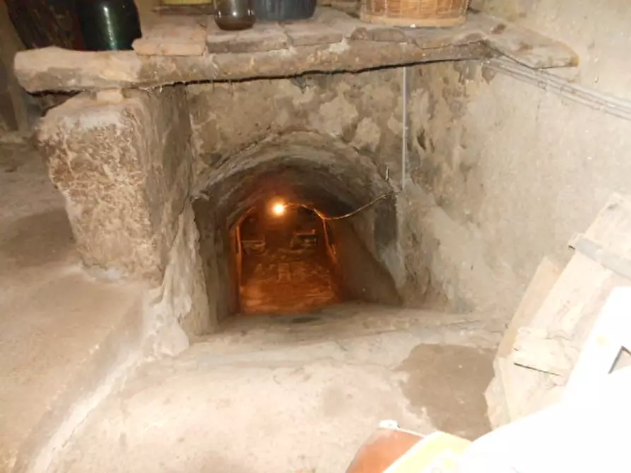 Immagine 5 di Porzione di casa in vendita  a Teano