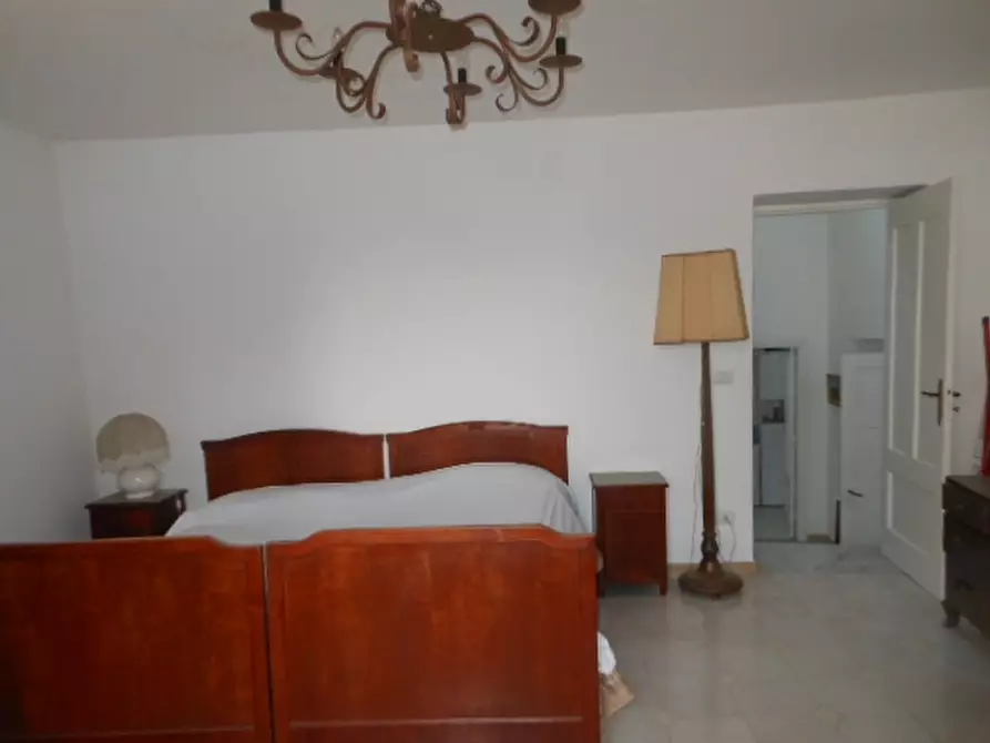 Immagine 6 di Porzione di casa in vendita  a Teano