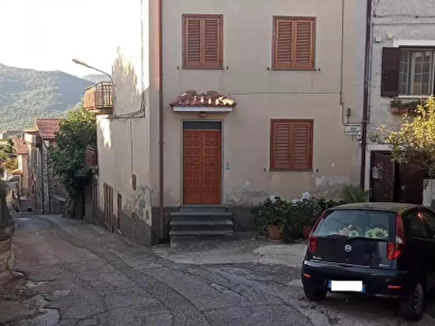 Immagine 1 di Porzione di casa in vendita  a Conca Della Campania