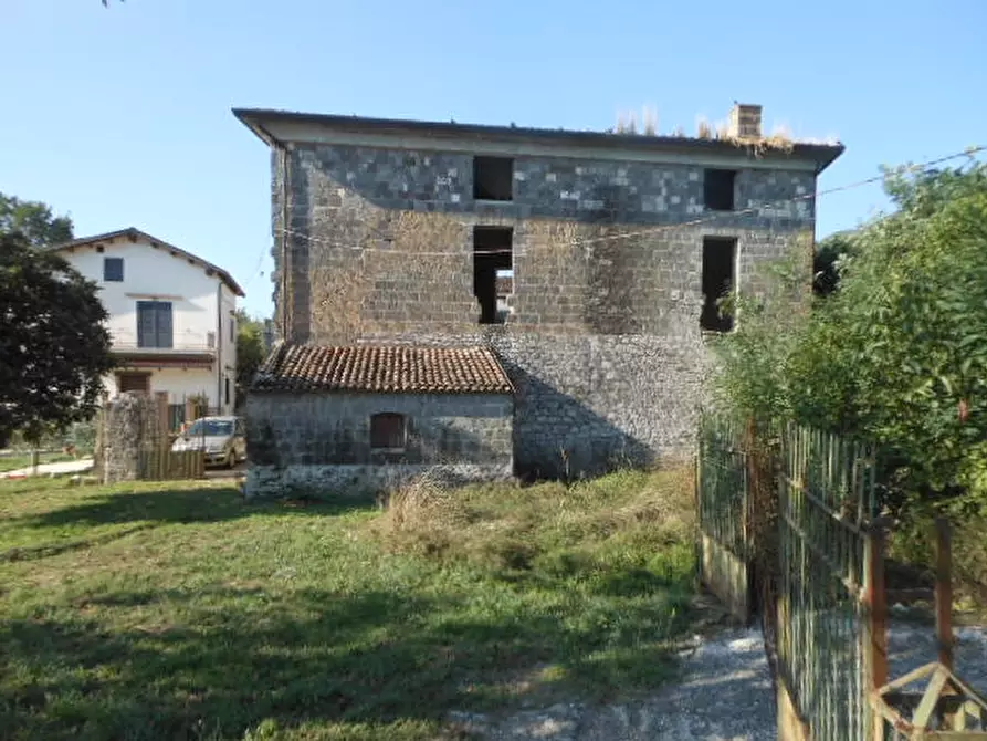 Immagine 11 di Rustico / casale in vendita  a Pietravairano