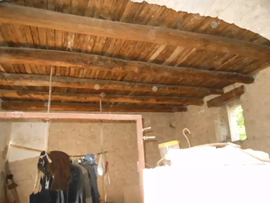 Immagine 13 di Rustico / casale in vendita  a Pietravairano
