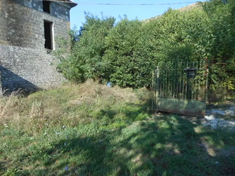 Immagine 16 di Rustico / casale in vendita  a Pietravairano