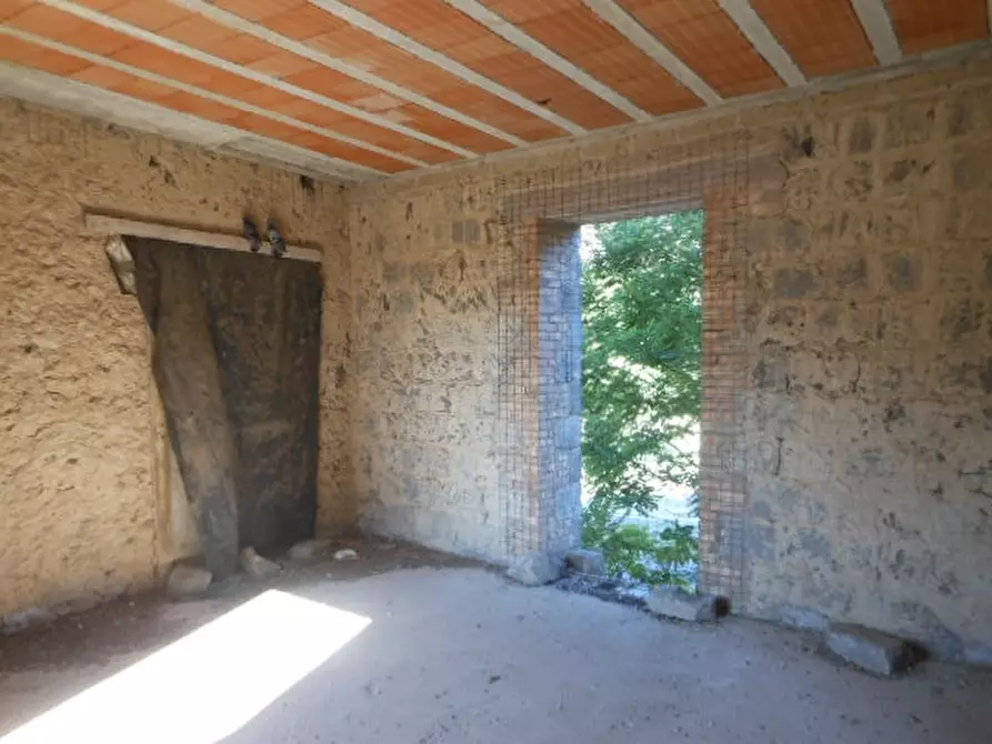 Immagine 17 di Rustico / casale in vendita  a Pietravairano