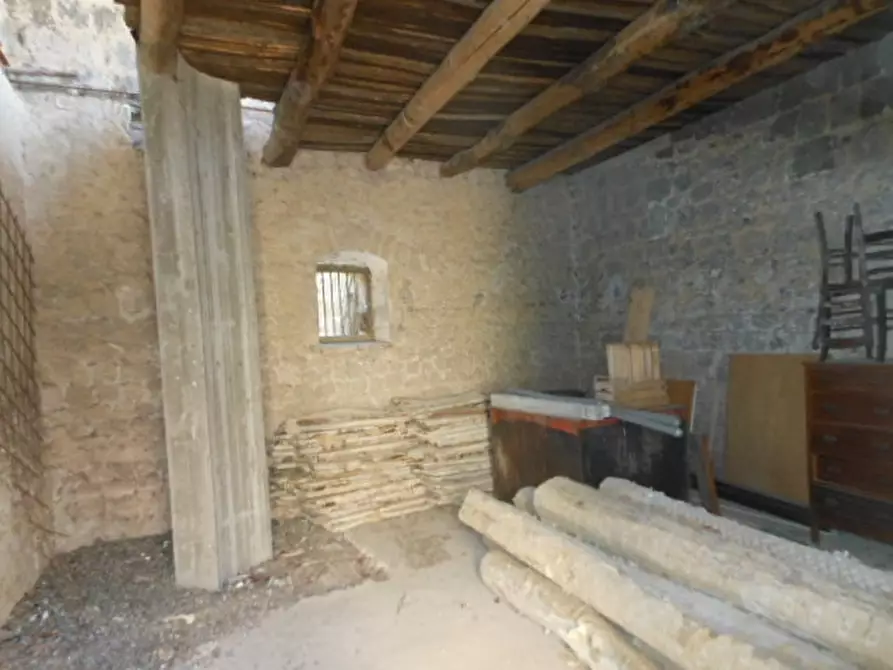 Immagine 9 di Rustico / casale in vendita  a Pietravairano