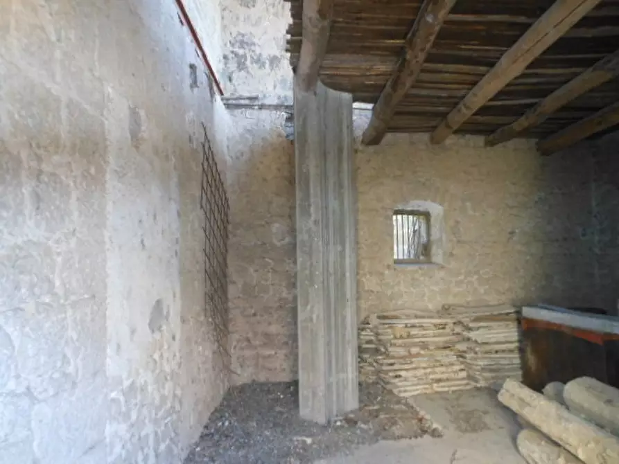Immagine 10 di Rustico / casale in vendita  a Pietravairano