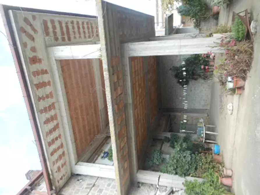 Immagine 27 di Porzione di casa in vendita  a Pietravairano