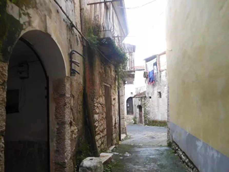 Immagine 2 di Porzione di casa in vendita  a Vairano Patenora