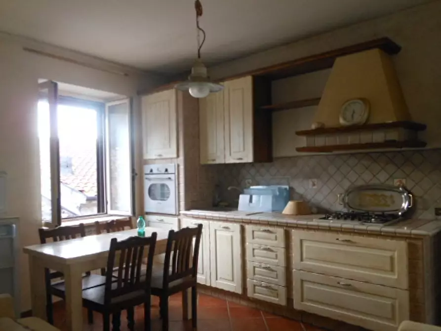 Immagine 16 di Porzione di casa in vendita  a Vairano Patenora