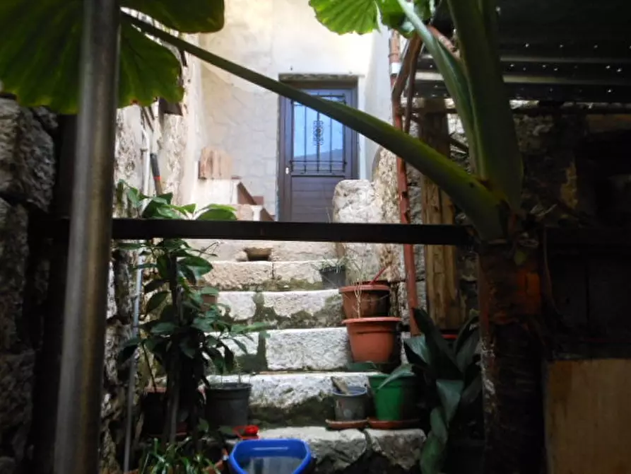 Immagine 5 di Porzione di casa in vendita  a Vairano Patenora