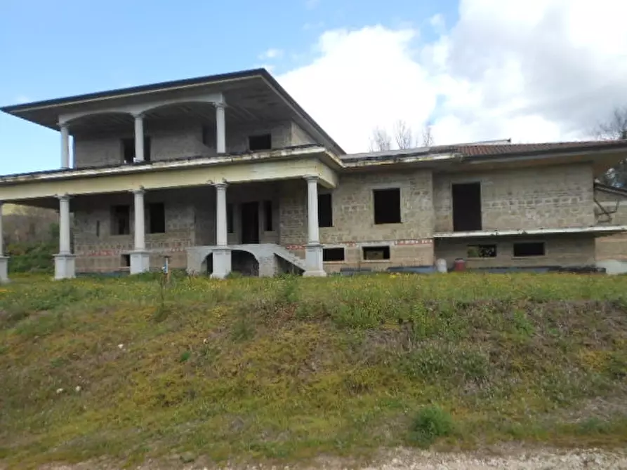 Immagine 2 di Locale commerciale in vendita  in VIA TAVERNA MELE a Calvi Risorta