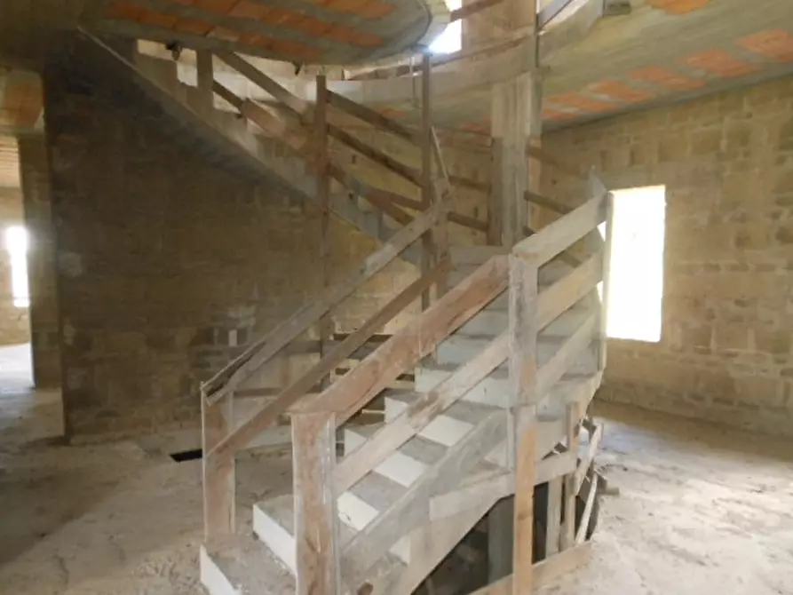 Immagine 11 di Locale commerciale in vendita  in VIA TAVERNA MELE a Calvi Risorta