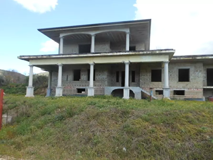 Immagine 4 di Locale commerciale in vendita  in VIA TAVERNA MELE a Calvi Risorta