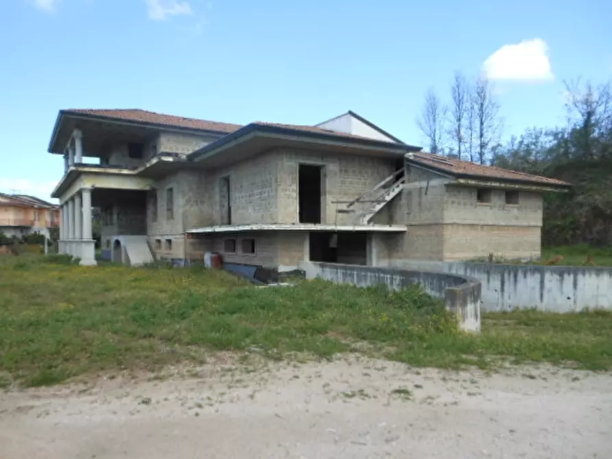 Immagine 7 di Locale commerciale in vendita  in VIA TAVERNA MELE a Calvi Risorta